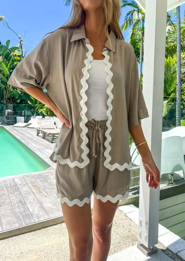 Carlson Top. - Taupe & White