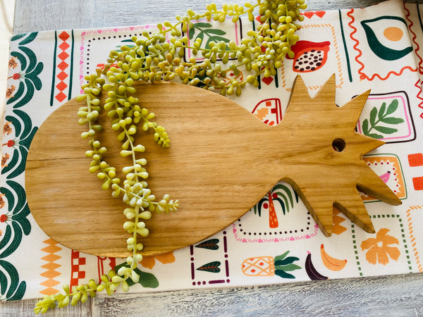Pineapple-shaped teak serving platter for charcuterie, cheese, fruits, and appetizers – tropical-themed wooden board for entertaining