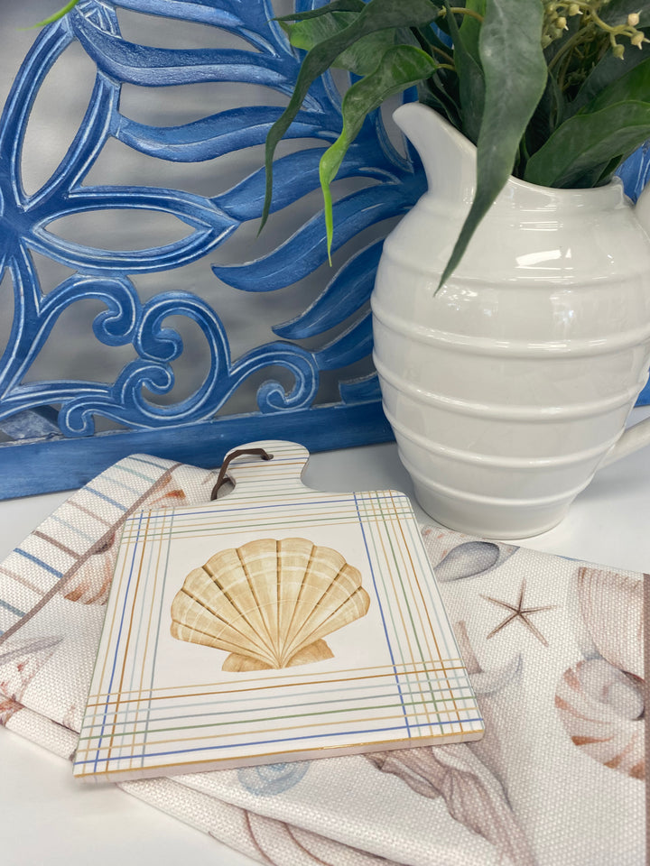Square trivet with decorative shell print